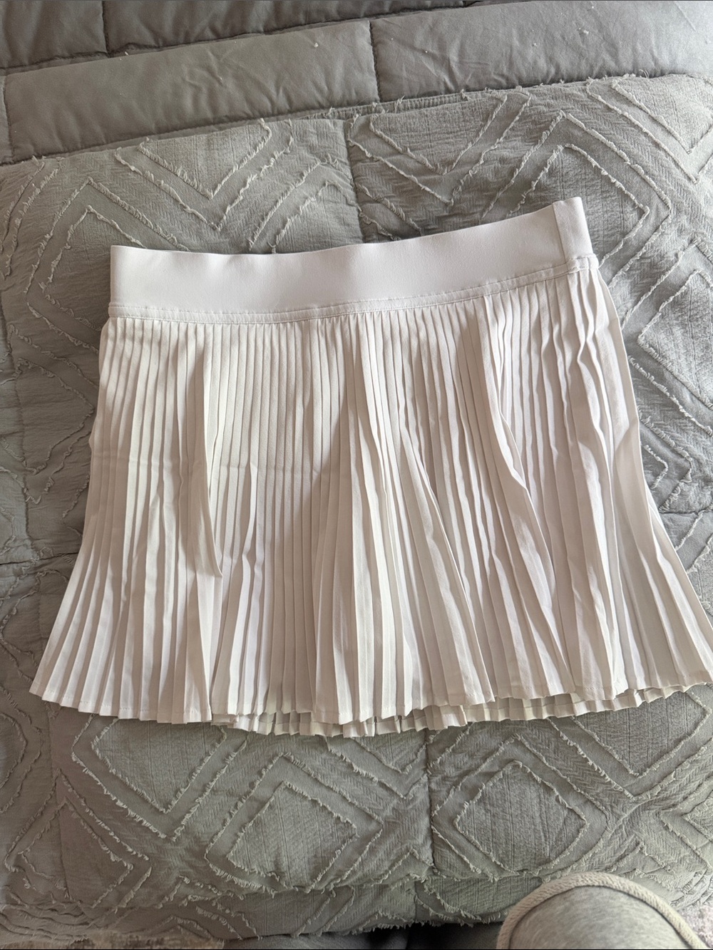Lululemon Pleated White Women's Skirt - size 4